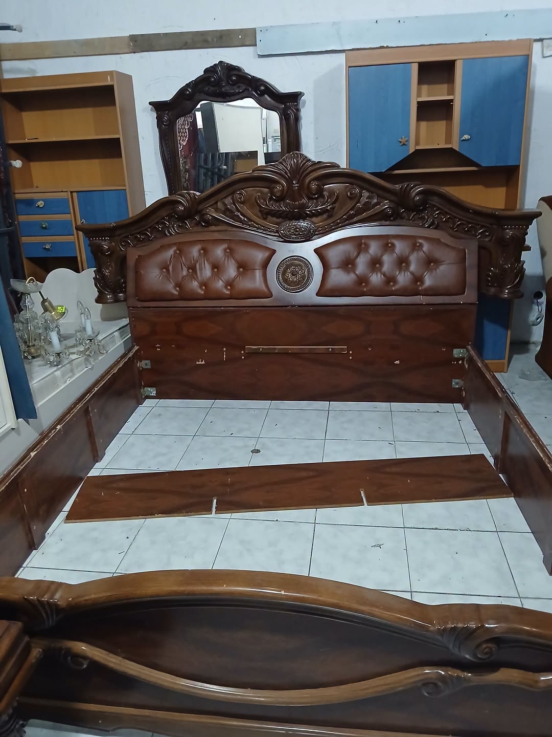 Furniture — 100₼