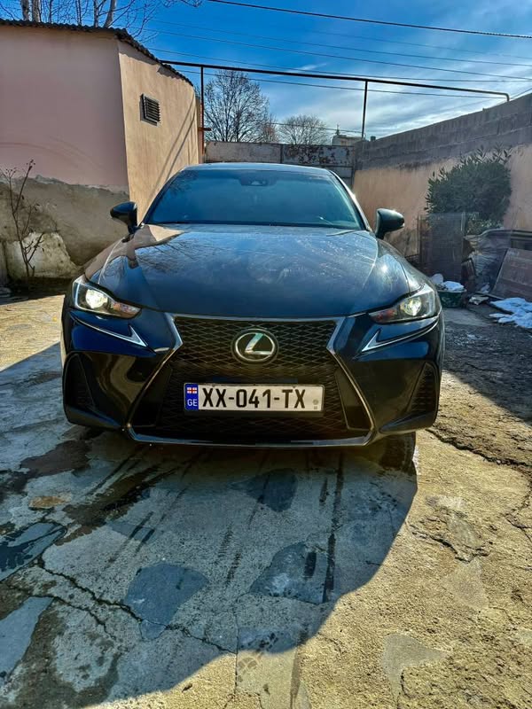 Avtomobil
