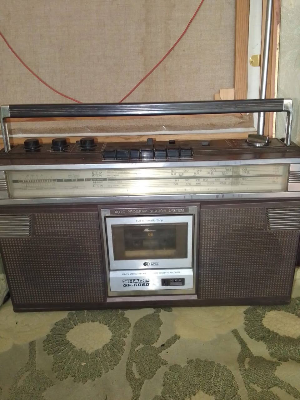 Sharp GF-6060 kasetli radyo