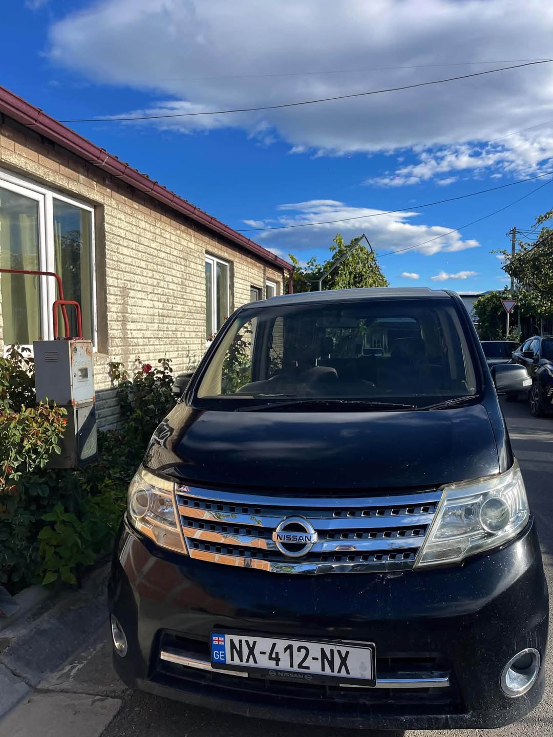 Nissan Serena 2010 — 3,600$