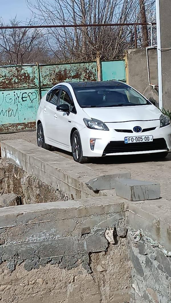 Avtomobil