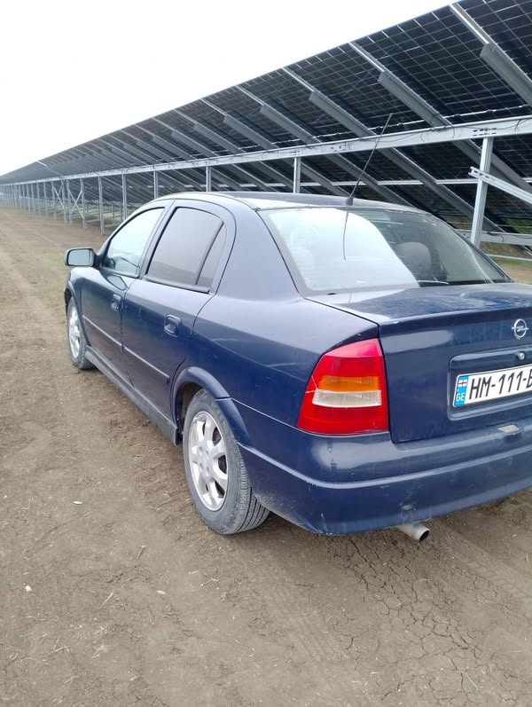 Avtomobil