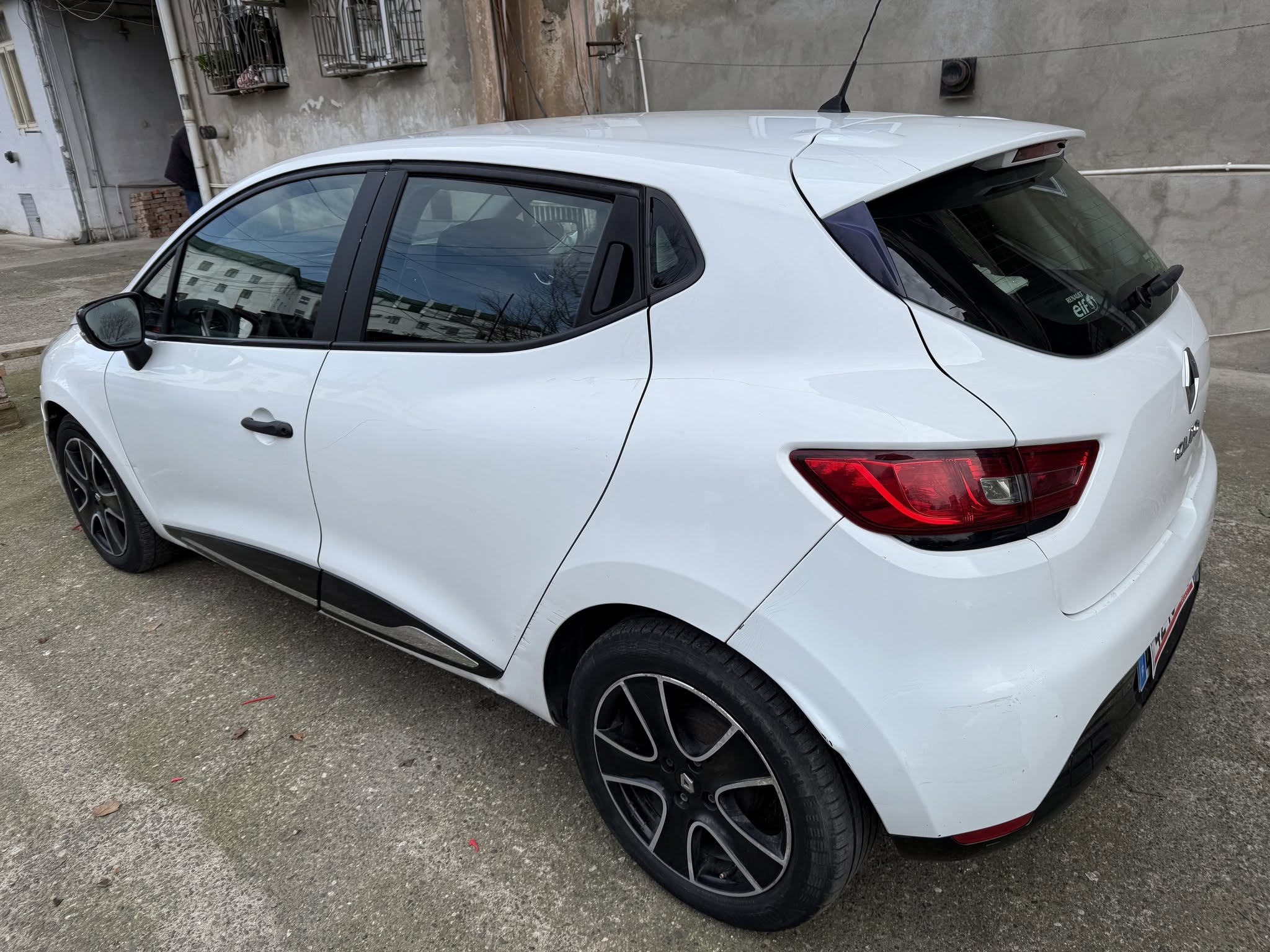 2015 model Renault Clio, gümrüklenmiştir, dizel, manuel. Vites - 4,…