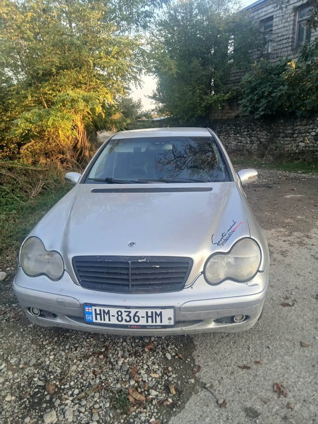 Avtomobil