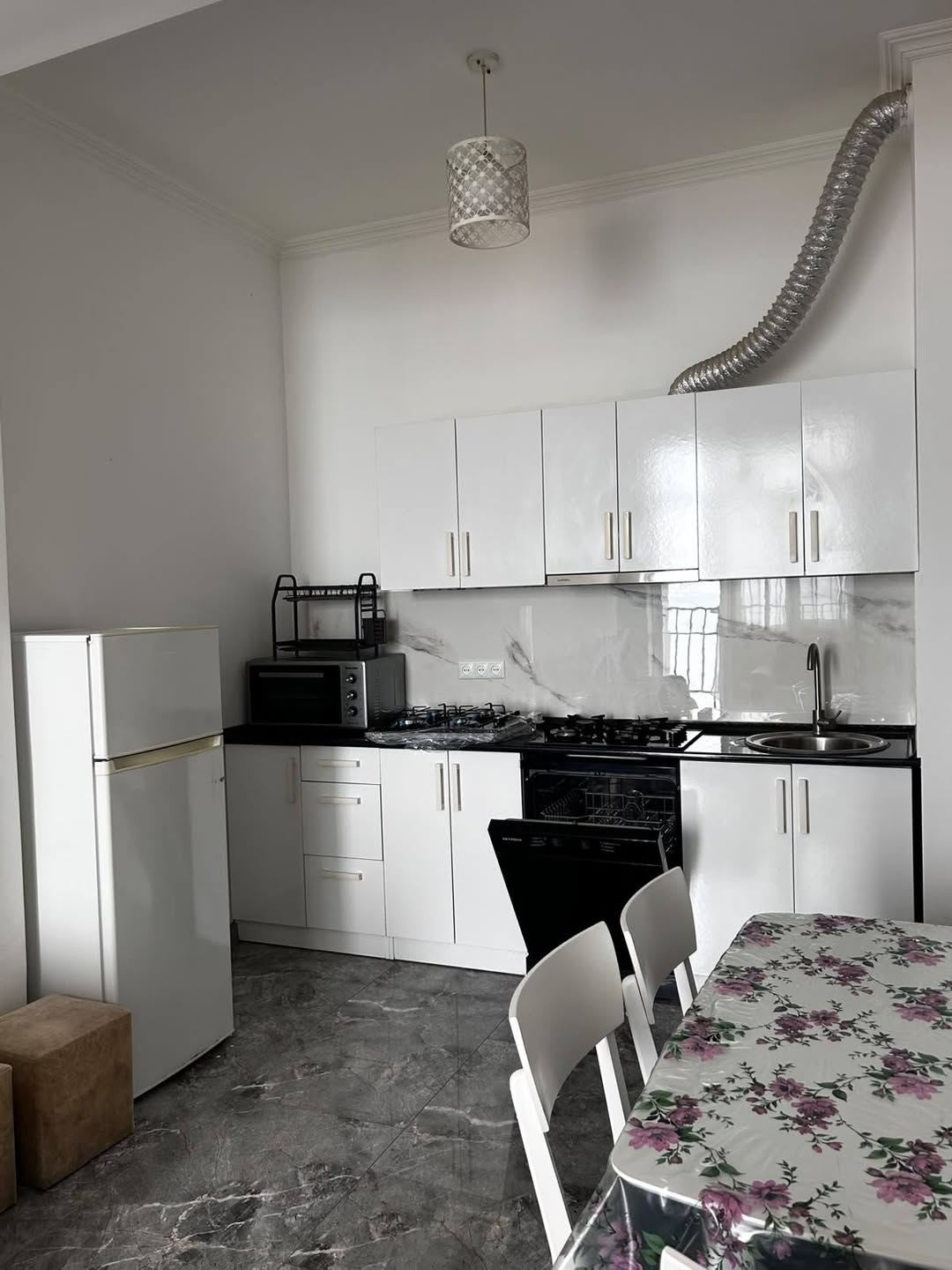 Kirayə 2 otaqlı mənzil, Batumi — $600