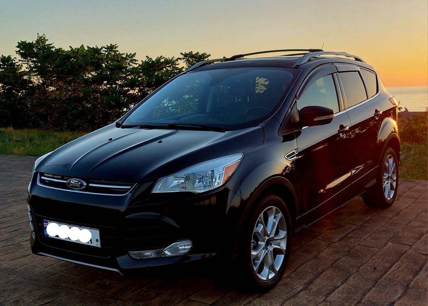 Ford Escape 2015 — 10,400$