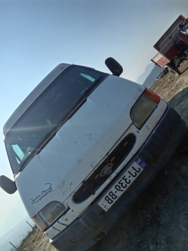 Avtomobil 1999