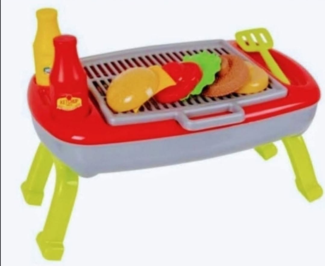 Oyuncaq barbekü dəsti, ketçup və yemək