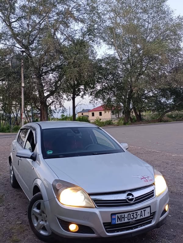 Автомобиль 2008 — 2,700 долларов