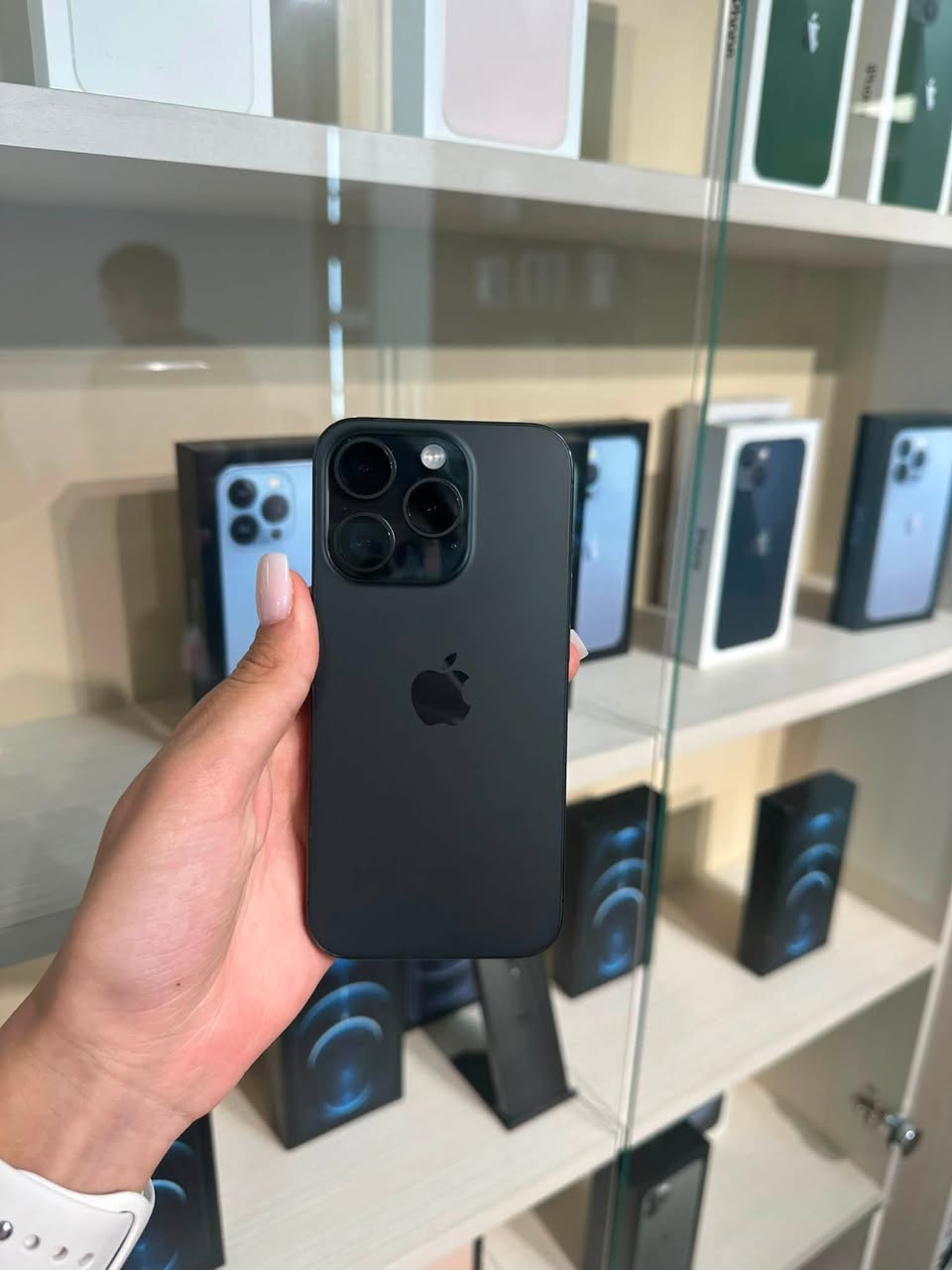iPhone 15 Pro 128GB, battery at 92%
