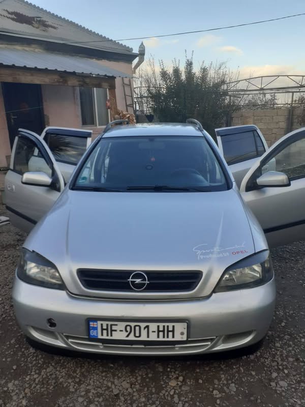 Avtomobil