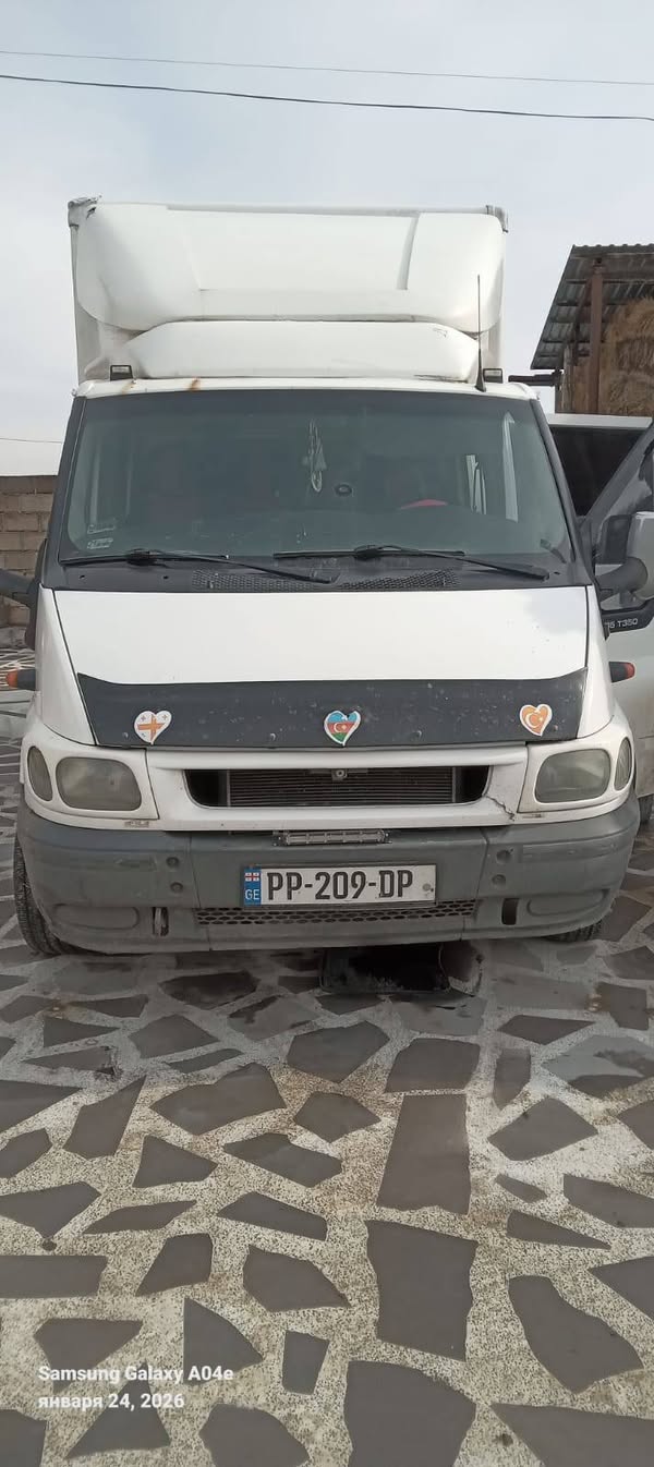 Avtomobil