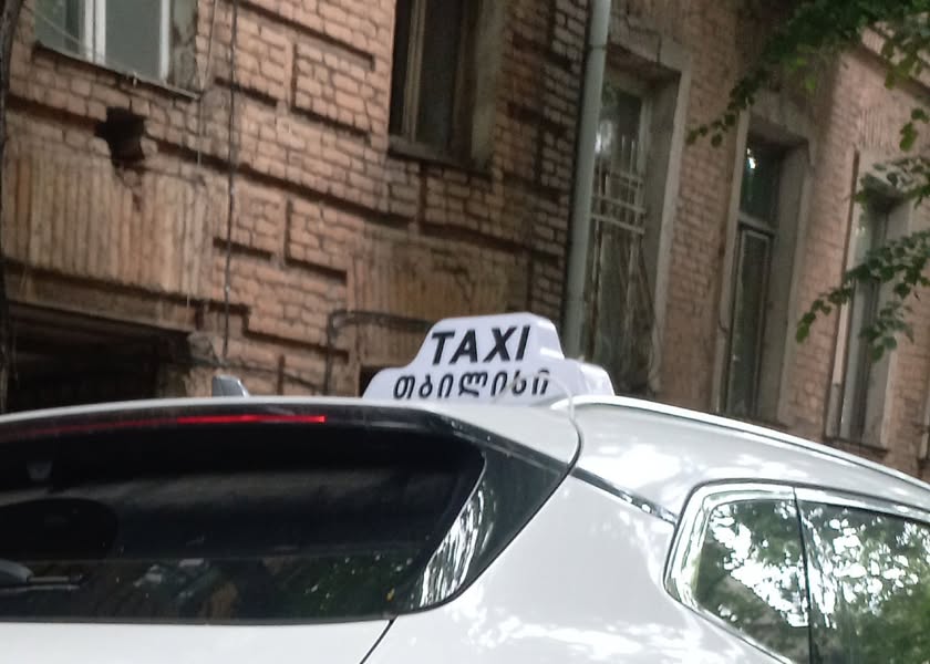 Avtomobil