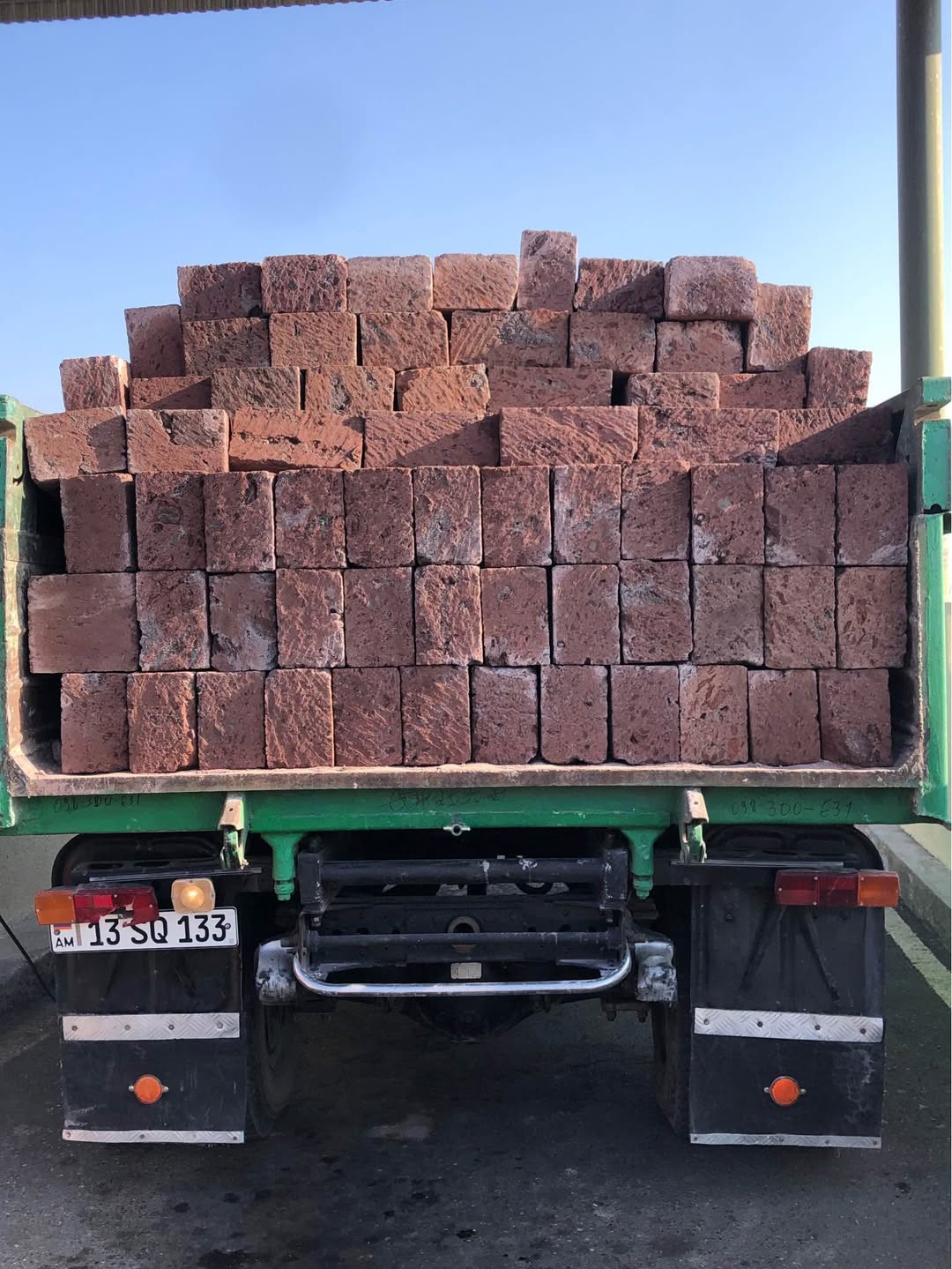 Տուֆ Քարեր 22լայնուցյուն 18հաստուտյուն 40երկարուտյուն ունեմ