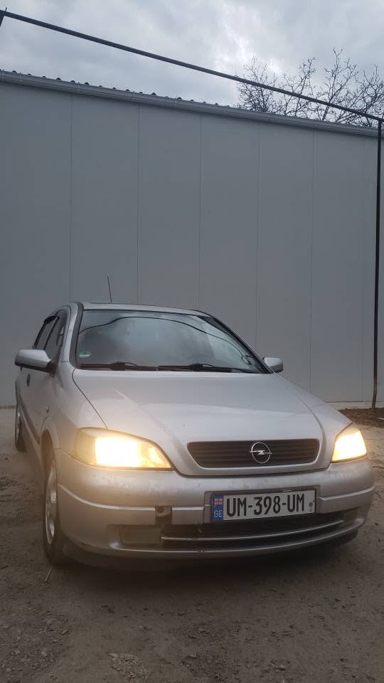 Avtomobil