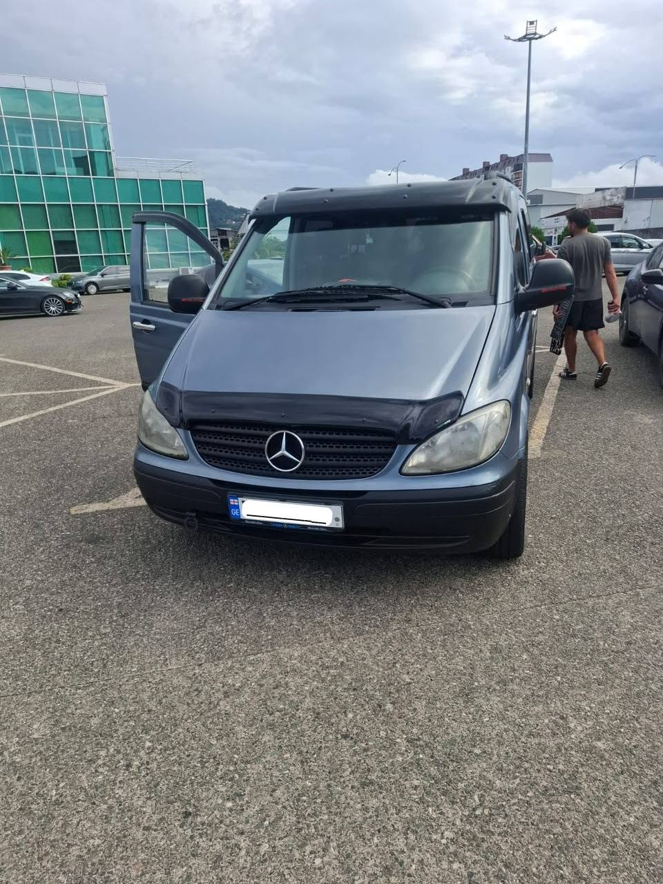 იყიდება სასწრაფოდ! 5200$. 2003 წლიანი 2.2