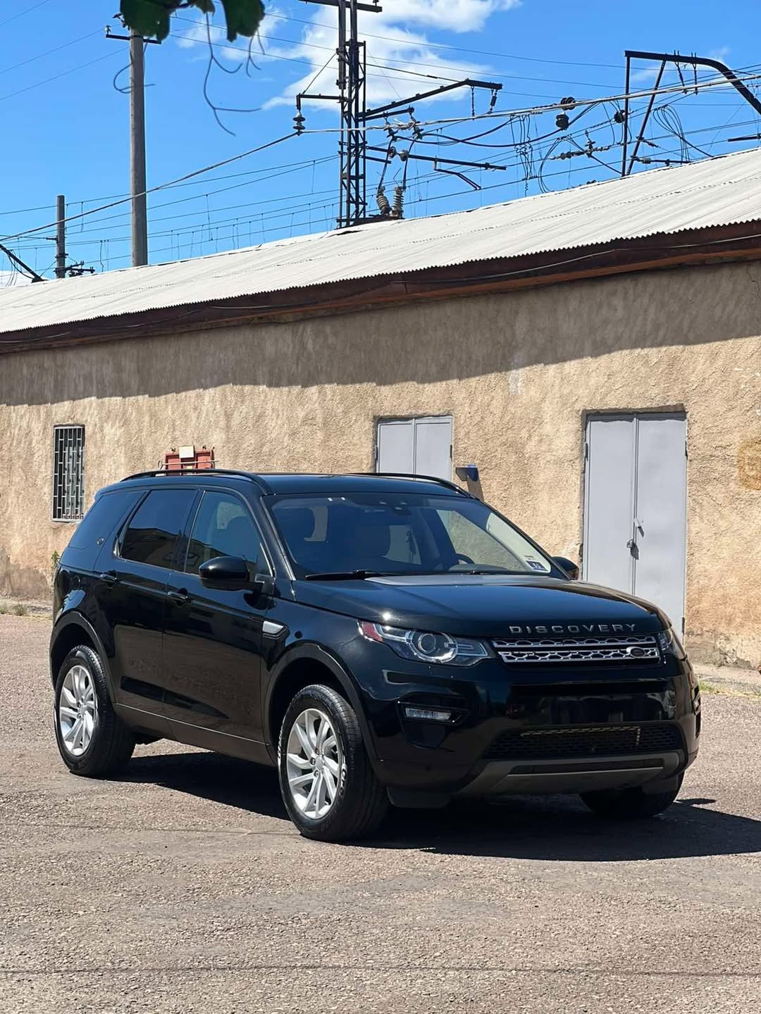 Land Rover Discovery Sport 2017 — 11,500$