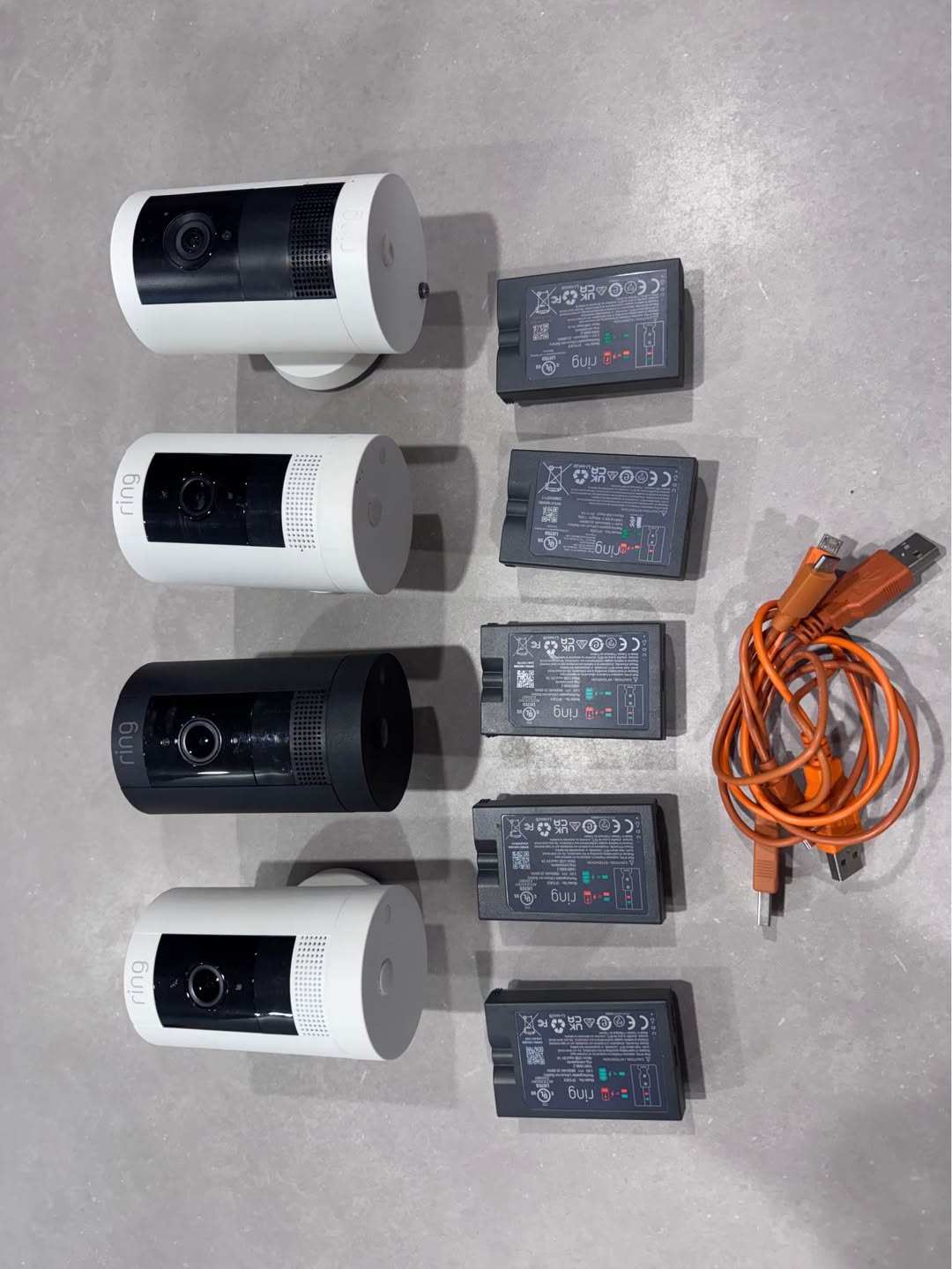 4x cameras 5x batteries 3x charging