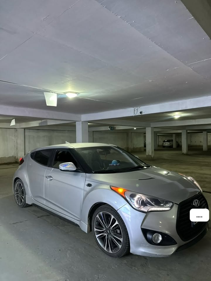 Hyundai Veloster 2015 — 4,200$