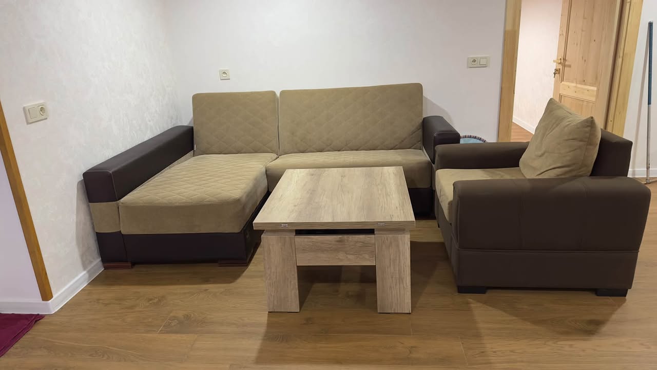 Köşe koltuk, kreslo ve masa