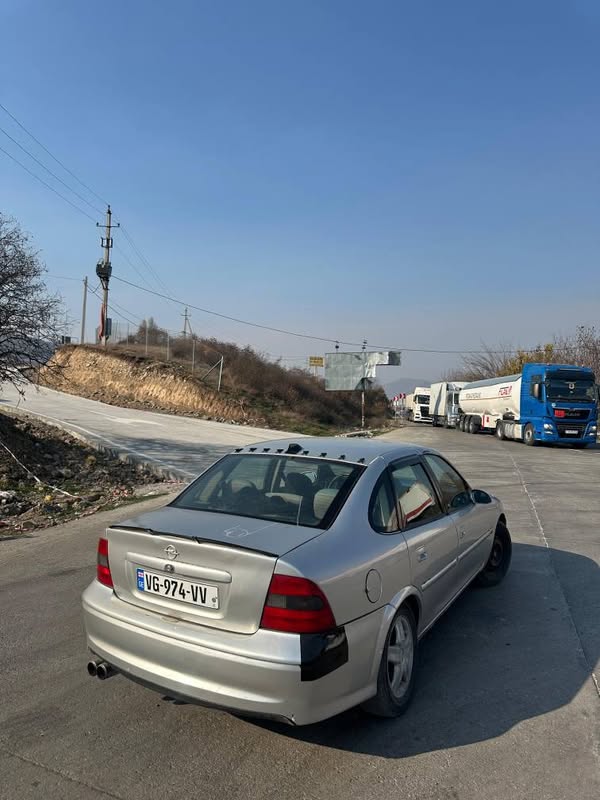 Avtomobil