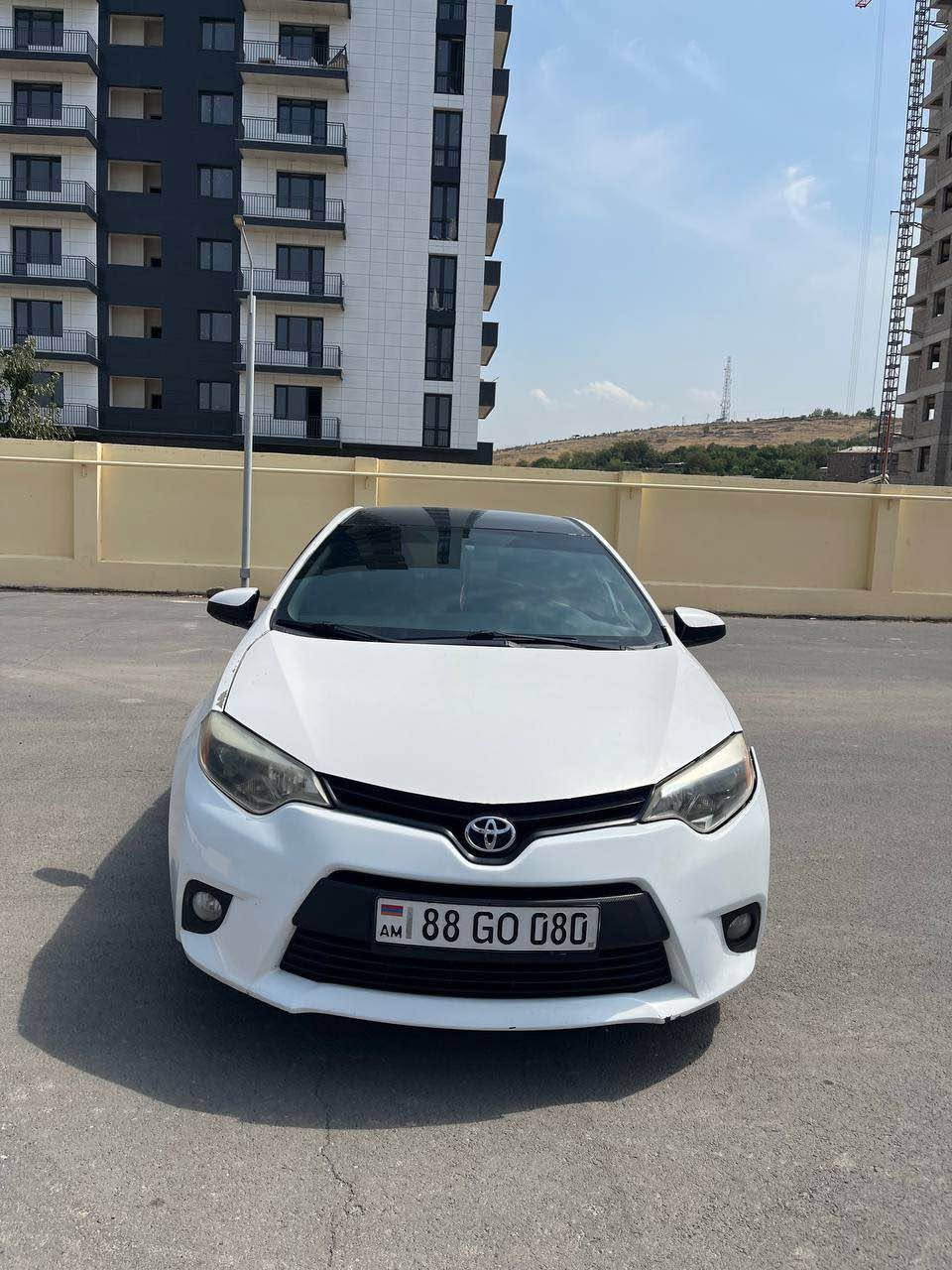 Toyota Corolla 2014 — 7,900$