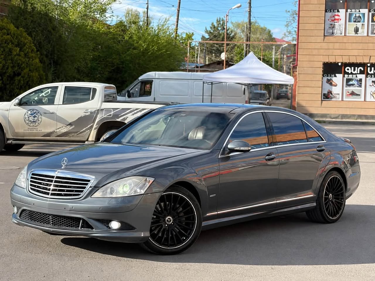 Mercedes-Benz S550 — 12,500$