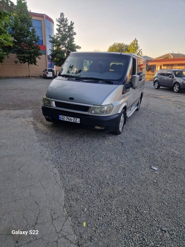Avtomobil