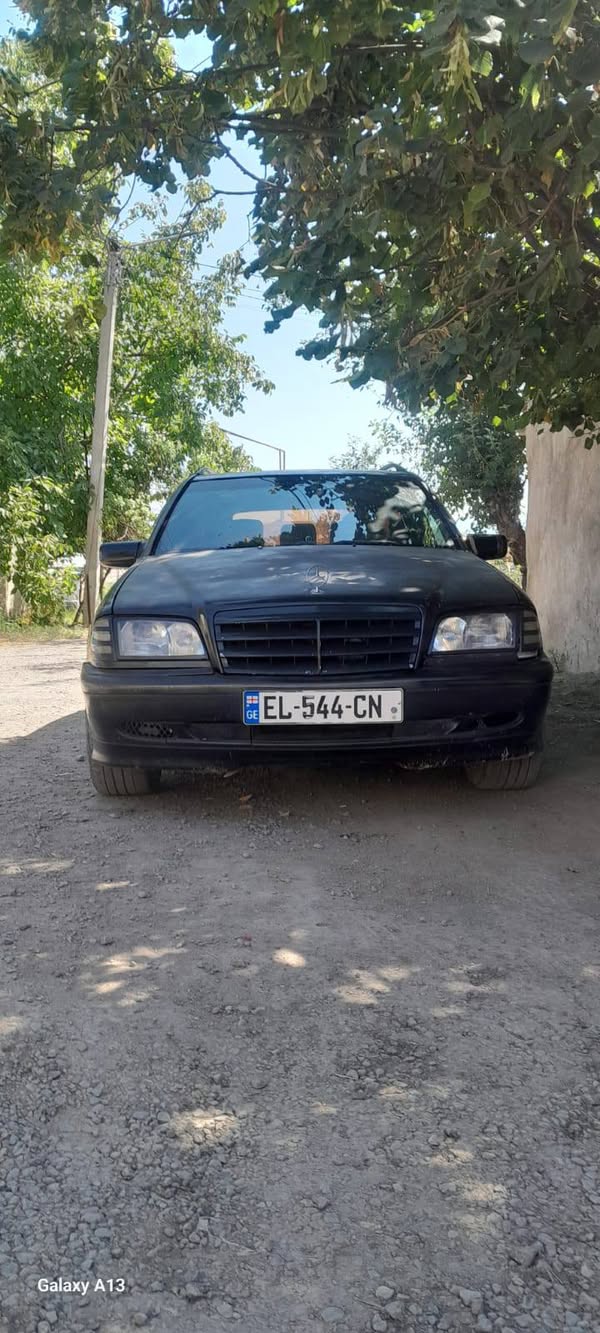 Avtomobil