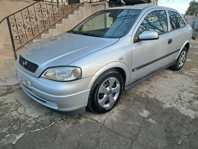 Avtomobil