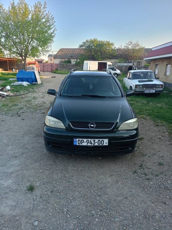Avtomobil 1998