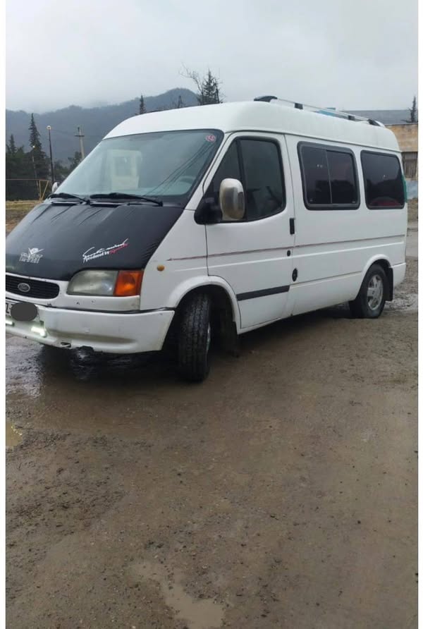 Avtomobil