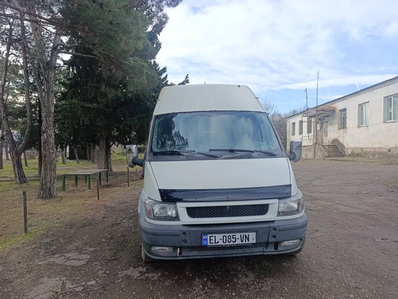 Avtomobil