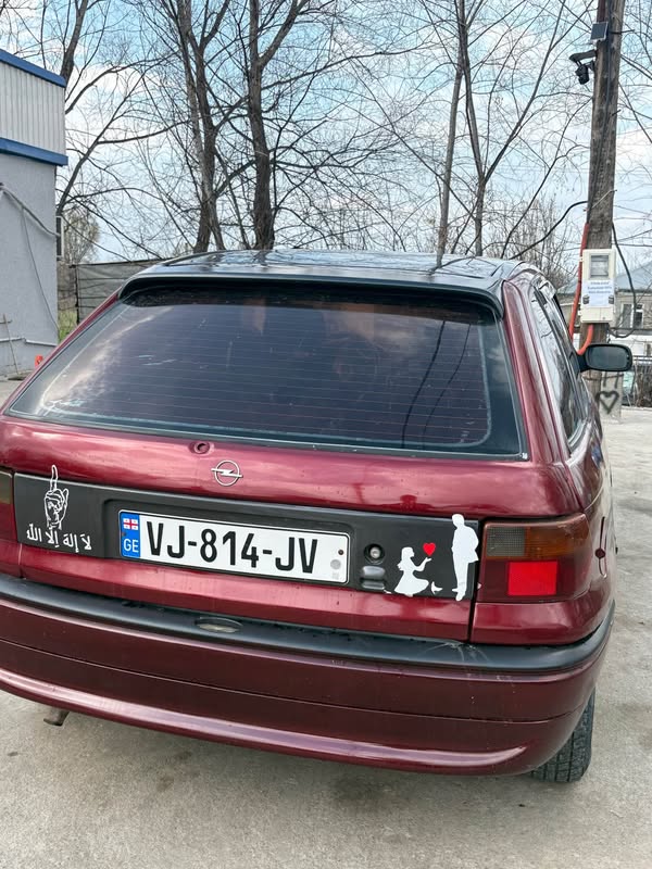Avtomobil