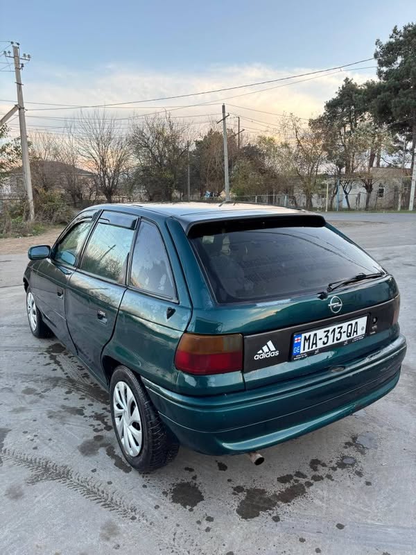 Avtomobil