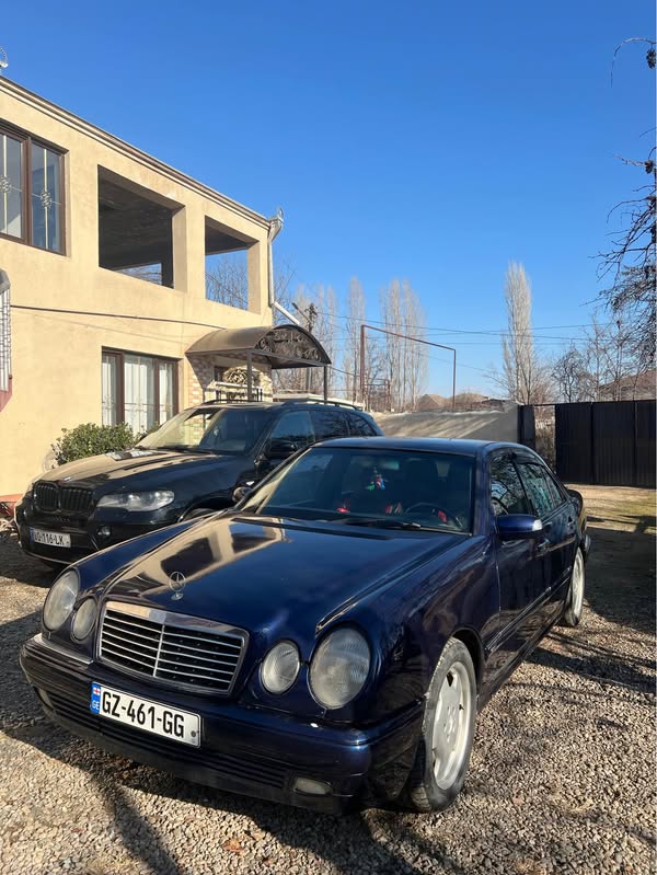 Avtomobil