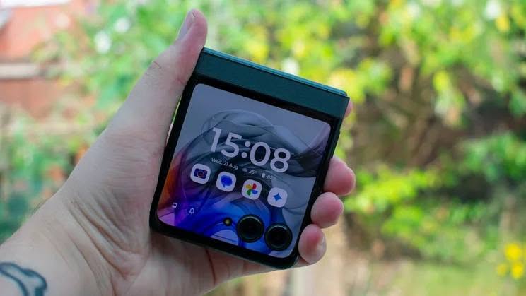 Değişir Moto Razr /256 çalışıyor ideal olarak 2024