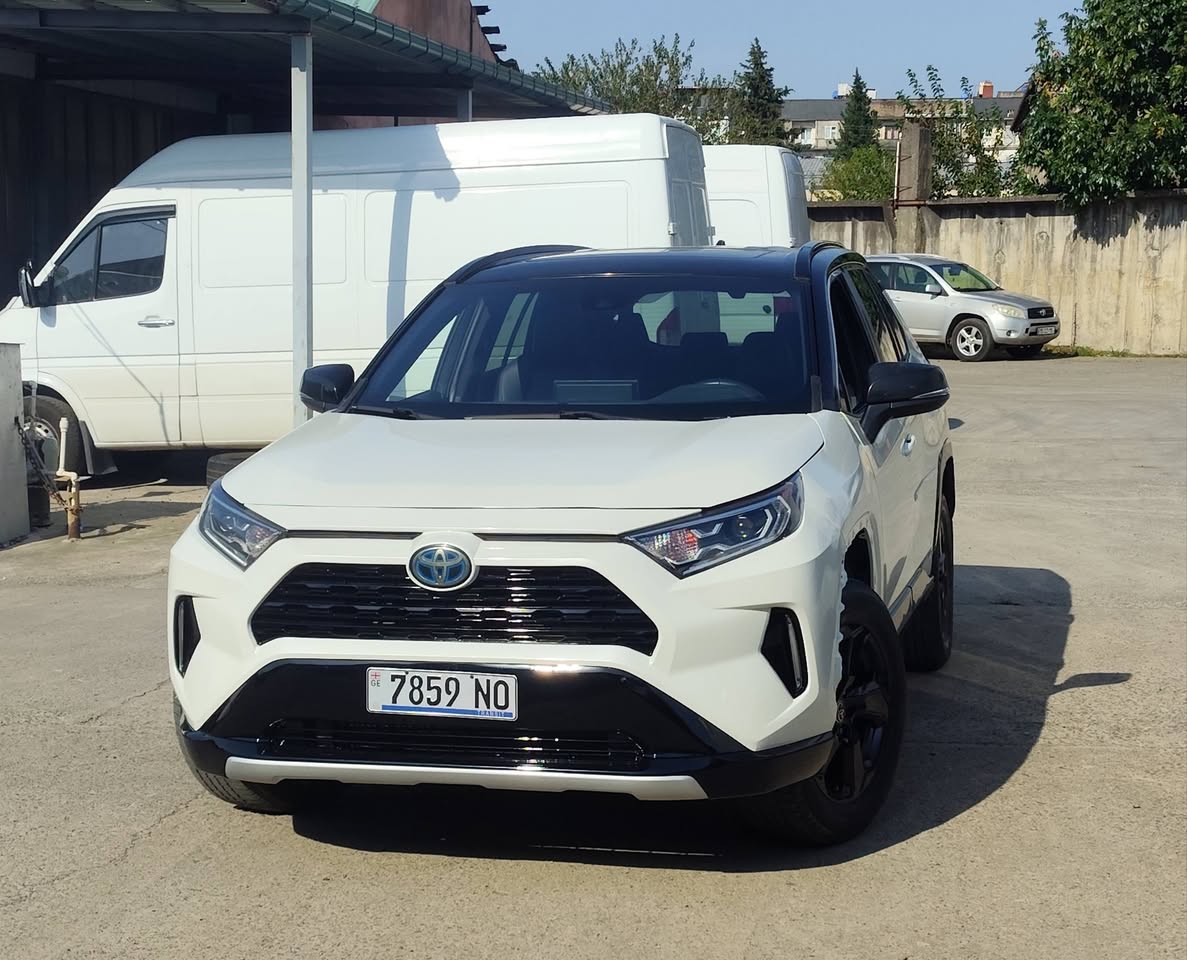Toyota RAV4 2020 — 21,500$