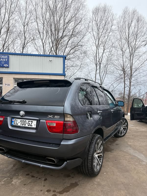 Avtomobil