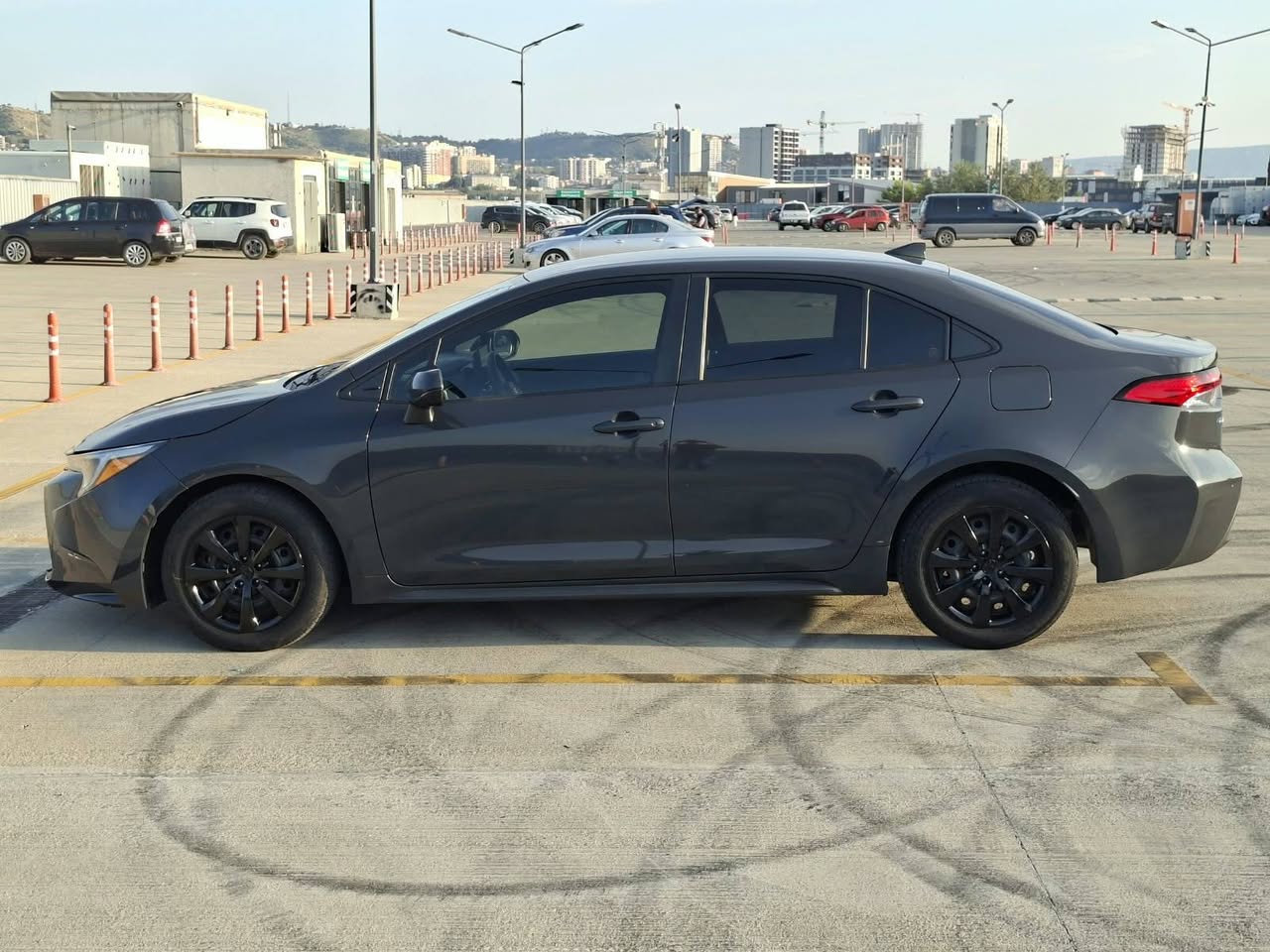 Toyota Corolla Hybrid 2023 — 13,500$