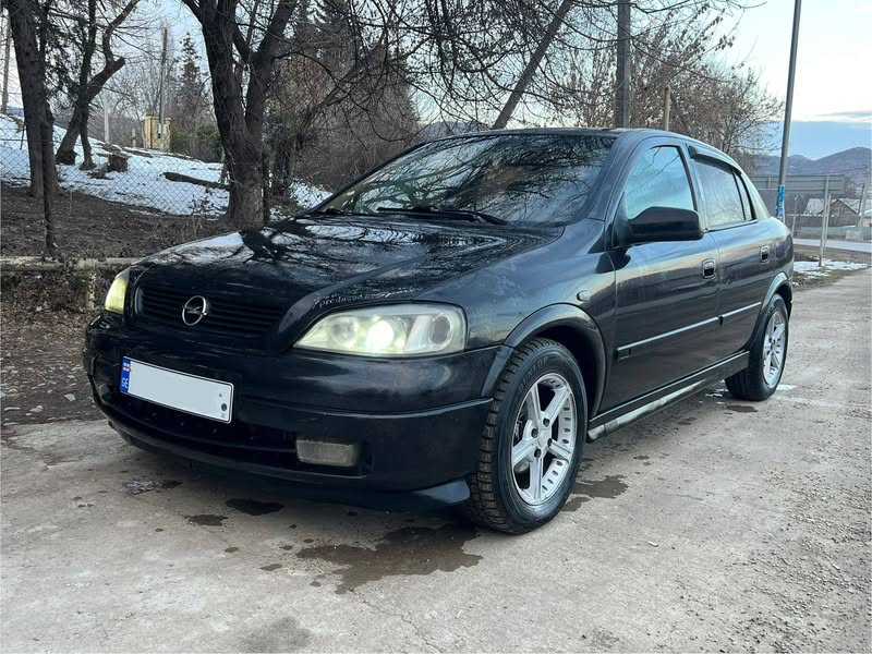 Avtomobil