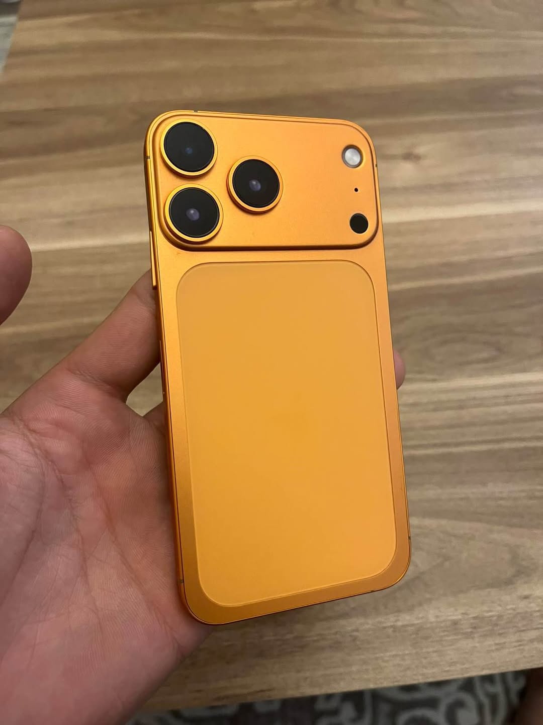 Orange iPhone, battery 100%, exchange available