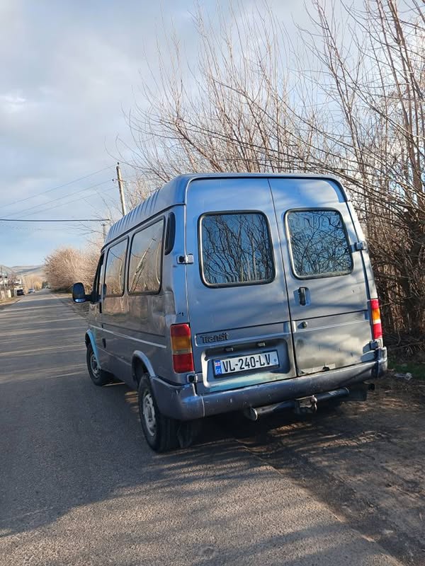 Avtomobil