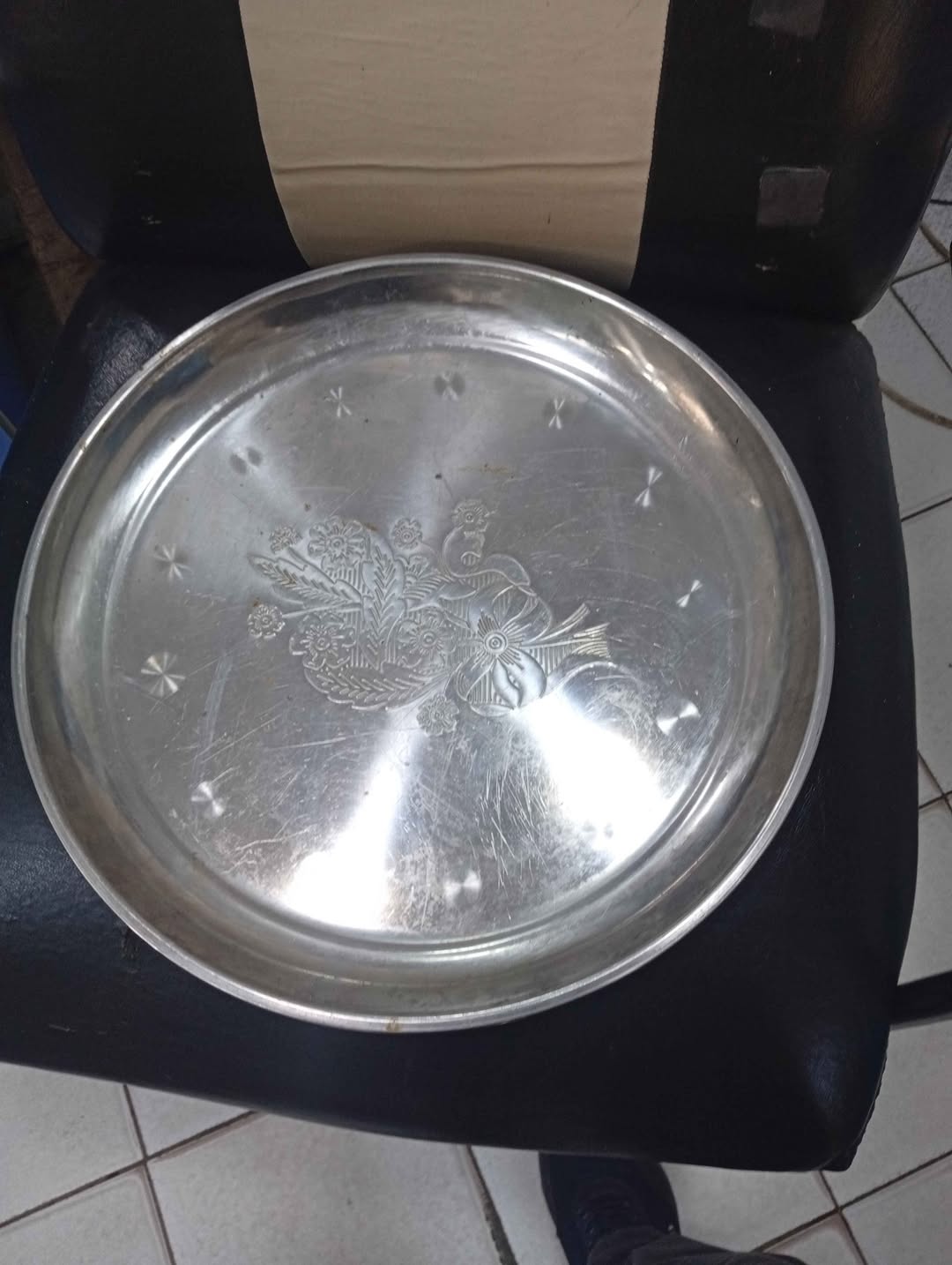 Alüminium dairəvi sini, gül naxışlı