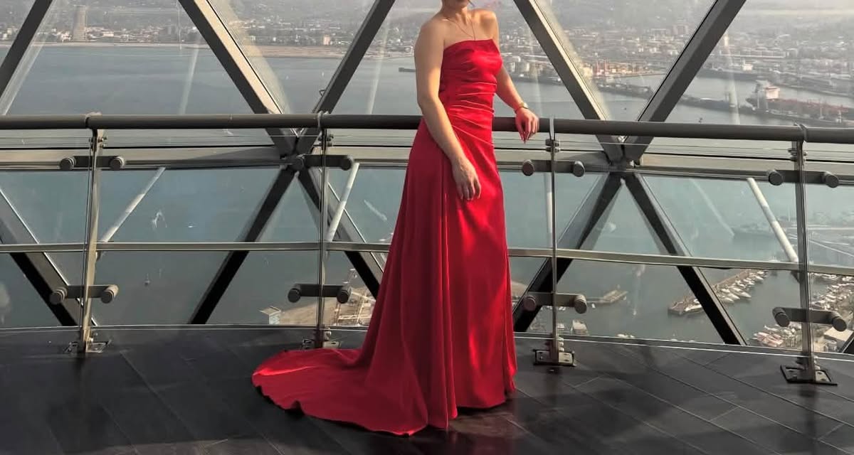 👗✨ იყიდება კაბები სამივე კაბა მეცვა