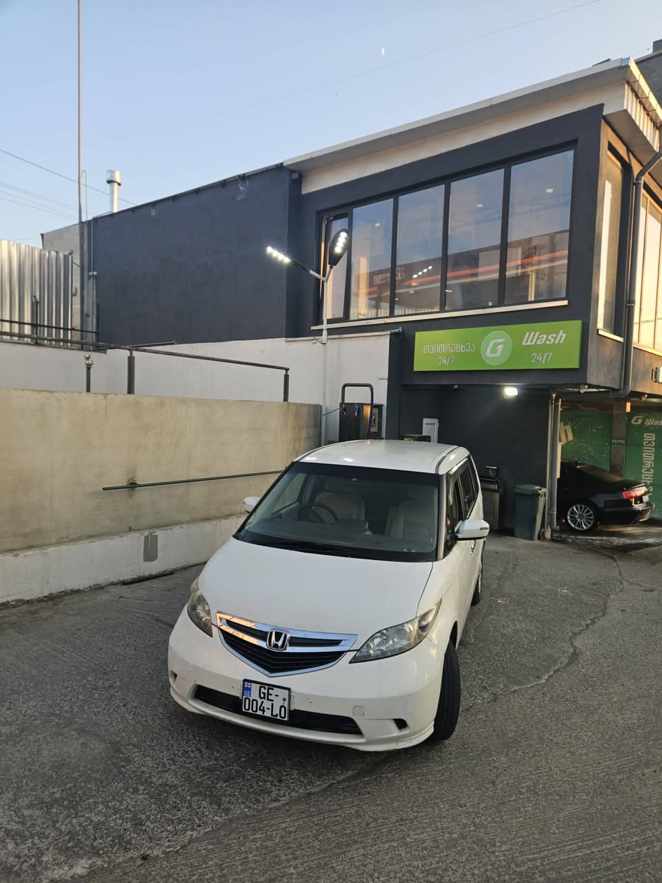 Honda Elysion 2004 — 3,300$
