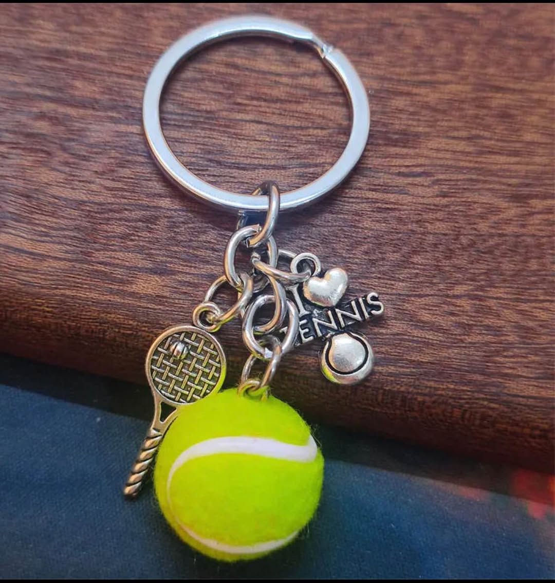 Tennis brelok: raketka və top