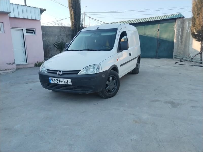 Avtomobil