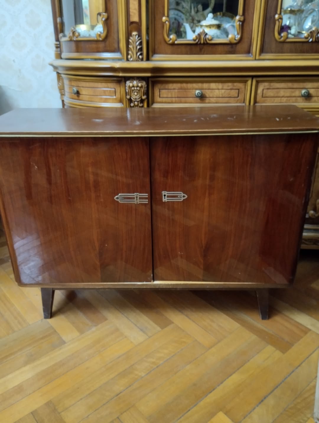 Avtomobil