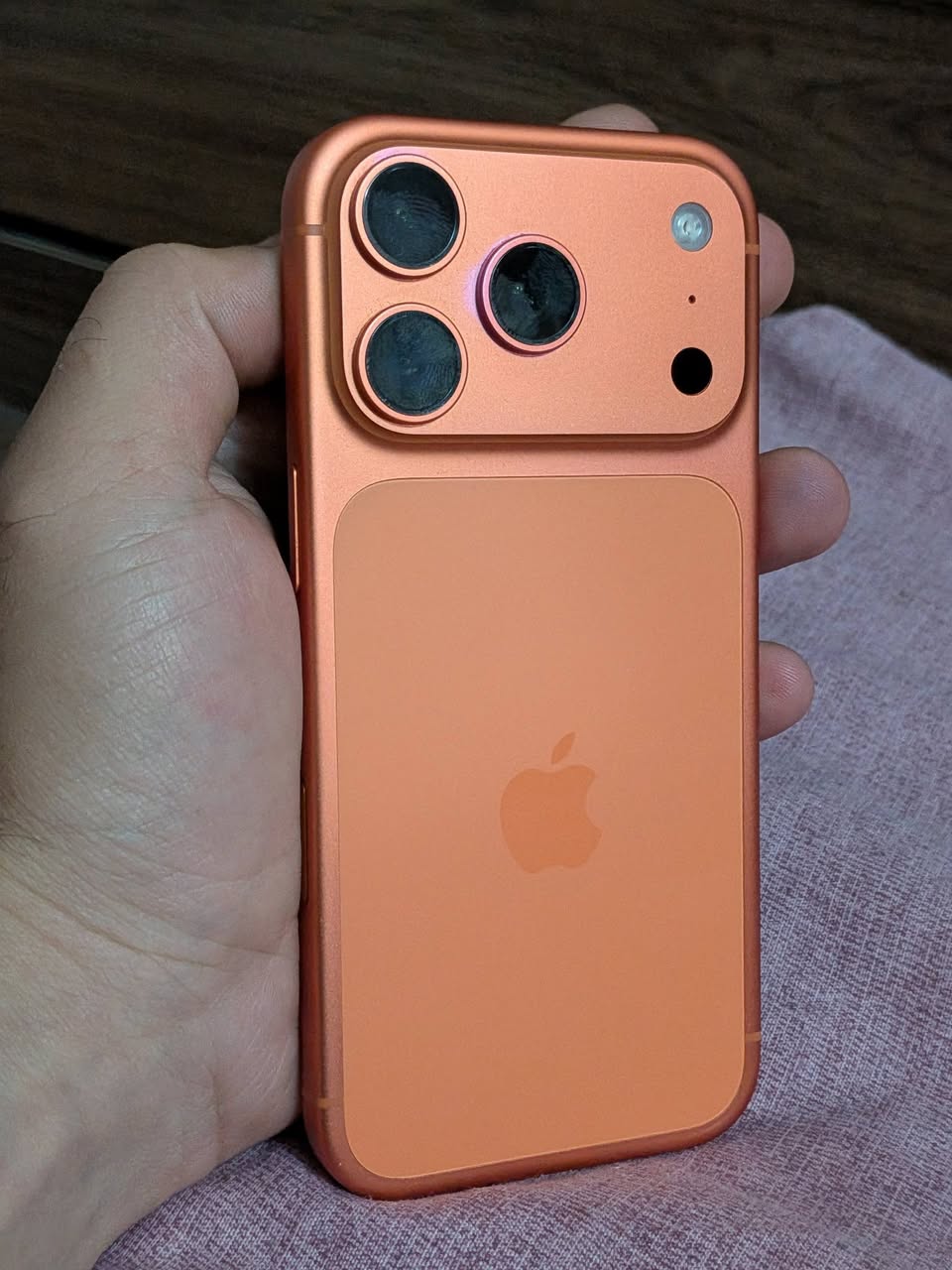 iPhone 17 Pro açıklamalıdır ve sorunsuzdur. — 2,550₾